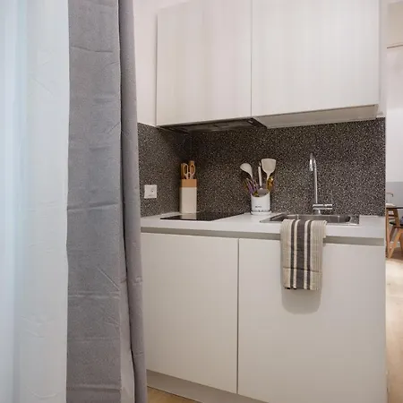 Apartament Stylish Gem In Historic For 4 Guests