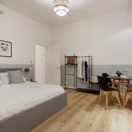 Daire Stylish Gem In Historic For 4 Guests Trieste