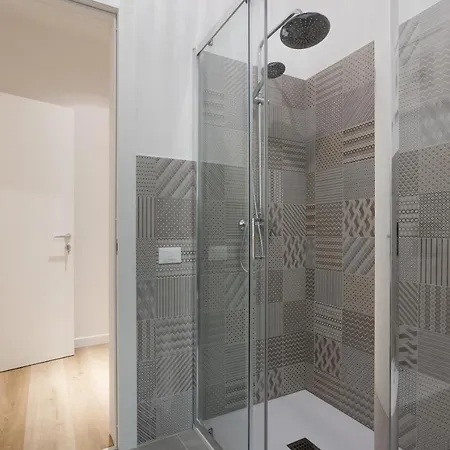 Apartament Stylish Gem In Historic For 4 Guests Triest