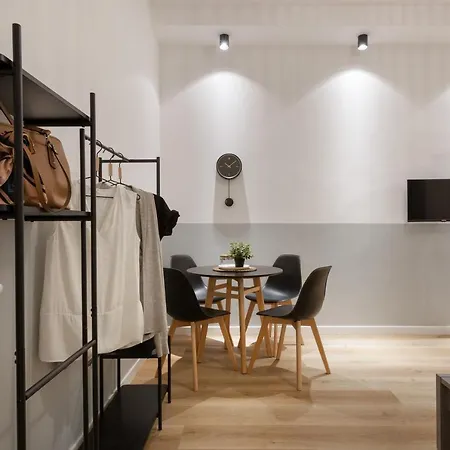 Stylish Gem In Historic For 4 Guests *