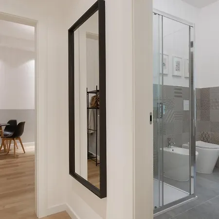 Stylish Gem In Historic For 4 Guests Apartament *